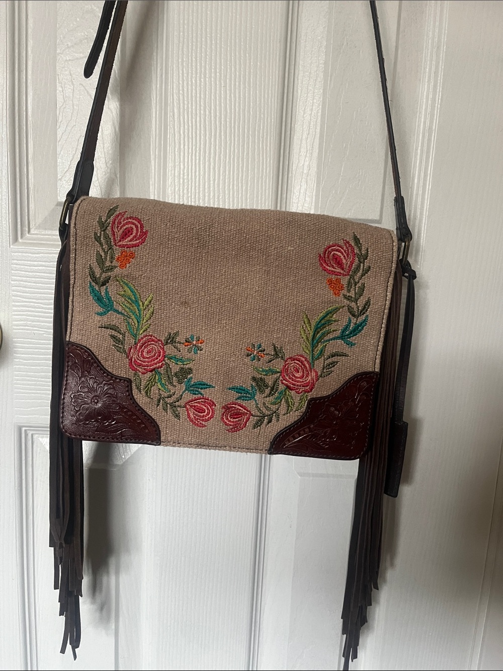 Ariat Women Audrey Beige canvasCrossbody Bag with Pink & Green Floral Embroidery